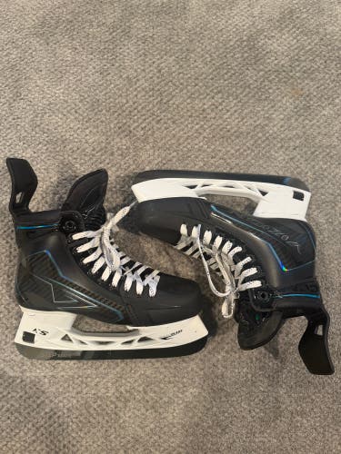 2026 CCM Vizion Hockey Skates Regular Width 8.5 (Used)