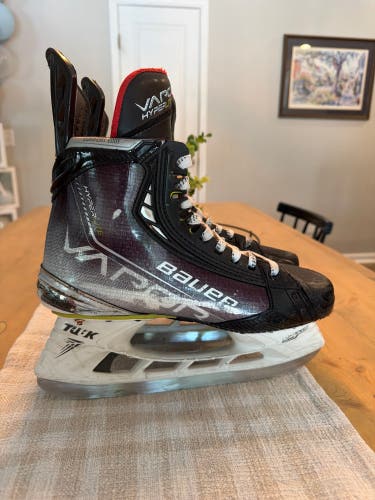 2021 Bauer Vapor Hyperlite Hockey Skates 7.5 (Used)