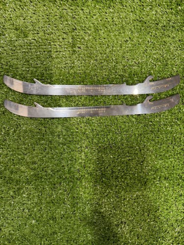 Bauer Fly-Ti Holders, Runners, & Replacement Steel Blades 254 mm (Used)