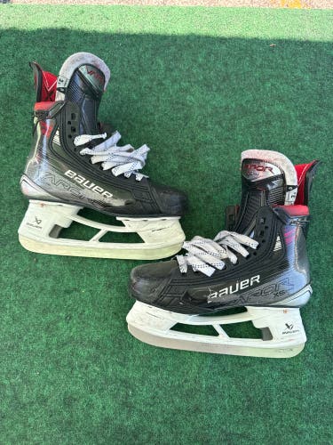 Junior Bauer Vapor X5 Pro Hockey Skates (Regular) Size 3.5 (Used)