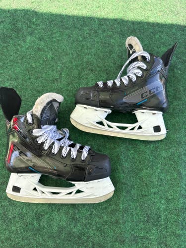 Junior CCM JetSpeed FT675 Hockey Skates (Regular) Size 1 (Used)