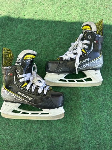 Youth Bauer Vapor 3X Hockey Skates (Regular) Size 13.5y (Used)