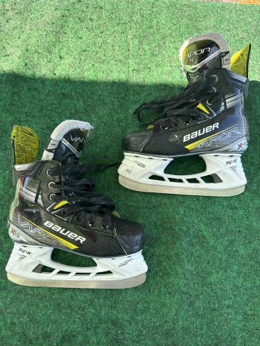 Junior Bauer Vapor X4 Hockey Skates (Regular) Size 1 (Used)