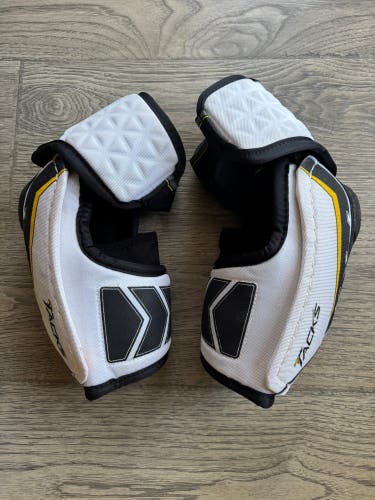 Senior Large CCM Tacks 4052 Elbow Pads (Used)