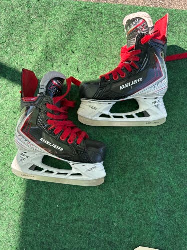 Junior Bauer Vapor Fly30 Hockey Skates (Extra Wide) Size 1 (Used)