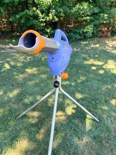 (Used)pitching machine