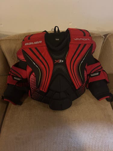 Large Bauer Vapor X2.9 Goalie Chest Protector (Used)