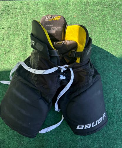 Black Bauer Supreme Ultrasonic Hockey Pants (Used) | Youth Medium