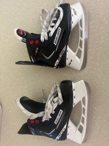 Bauer Vapor X3.5 Hockey Skates Regular Width Size 1.5 (Used)