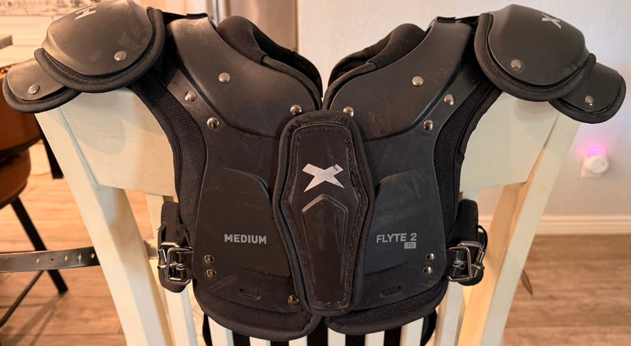 Medium Youth Xenith Flyte Shoulder Pads (Used)