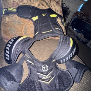 Small / Medium Youth Warrior Alpha QX Shoulder Pads (Used)