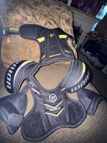 Small / Medium Youth Warrior Alpha QX Shoulder Pads (Used)