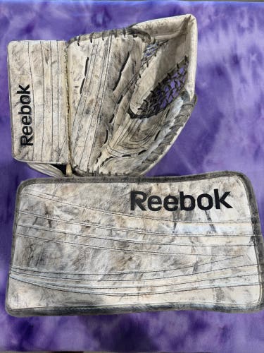 White Intermediate Reebok 18K Goalie Gloves & Blockers Regular (Used)