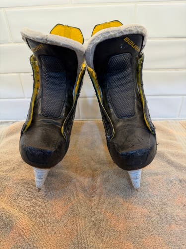 Black 2016 Bauer Supreme 160 Hockey Skates Regular Width Size 2 (Used)