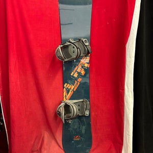 Snowboard: Zuma wave 2 all-mountain 156cm snowboard, true twin, rage binding size: Large