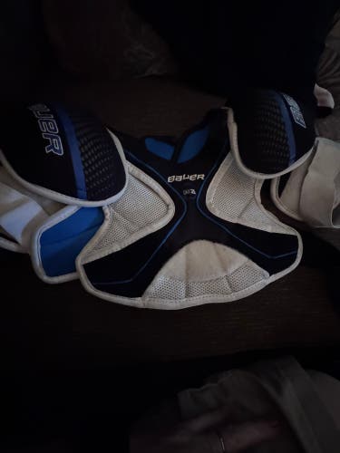 Large Youth Bauer Supreme One35 Shoulder Pads (Used)