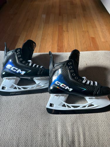 Black/Navy 2025 CCM JetSpeed FT8 Pro Hockey Skates Regular Width Pro Stock 8 (New)