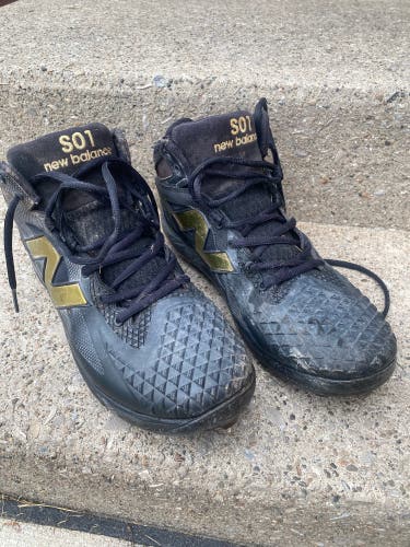Black Men's Size M 10 Adult New Balance High Top Metal (Used)