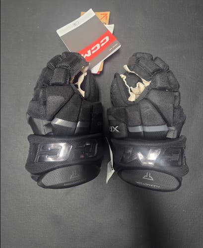 New Junior CCM Tacks XR Pro Gloves 11" gloves black/graphite