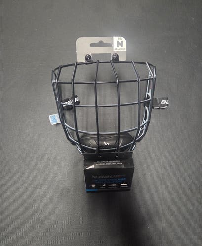 New Bauer Contour 3 I2 Oreo Medium Cage Hockey
