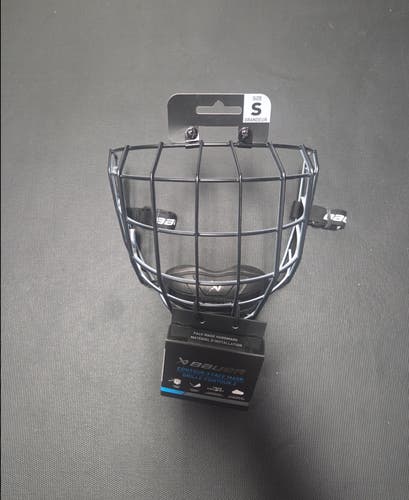 New Bauer Contour 3 I2 Oreo Small Cage Hockey