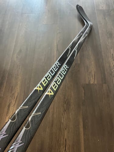 2 pack Bauer Vapor Flylite Left Hand Hockey Stick Kucherov Curve 77 Flex Pro Stock