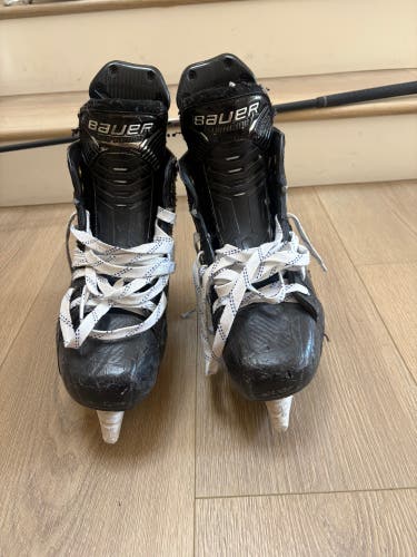2022 Bauer Supreme Mach Hockey Skates 9.5 (Used)