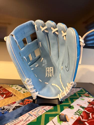 2025 Nike Vapor Elite Ronald Acuna Jr. RH Outfield Baseball Glove 12.75" (Used)