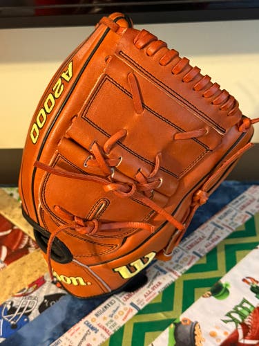 Wilson A2000 RH Pitcher's Baseball Glove 12" (Used)