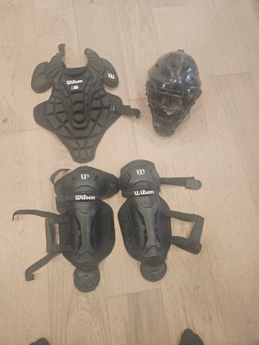 6u-8u Wilson Catcher's Set (Used). Size small