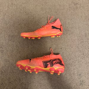 Puma Soccer Cleats - US 6.5 Mens