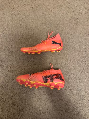 Puma Soccer Cleats - US 6.5 Mens