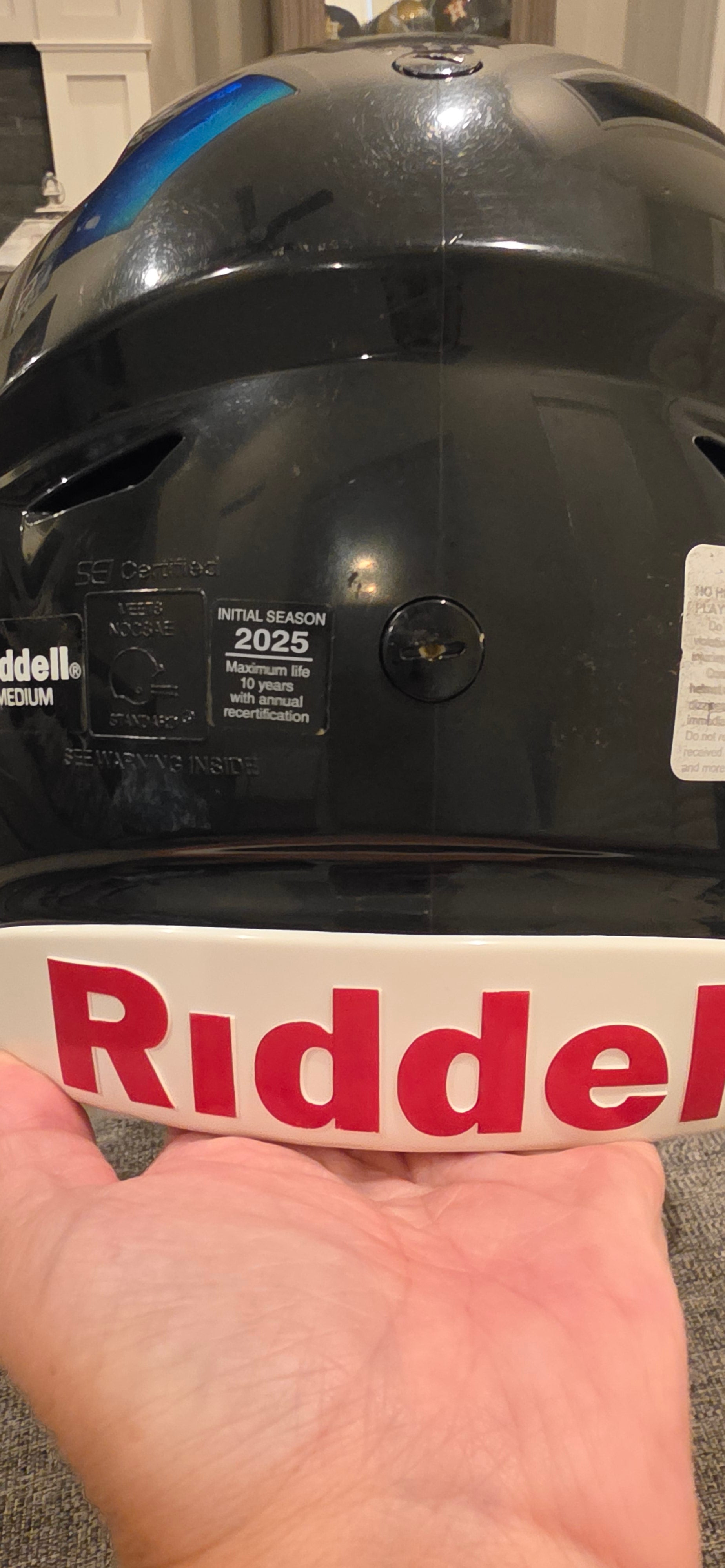 black football helmet 10 X2E+ Youth It features distinct signatures from 15 members of Philadelphias championship team and eye Black Adult Medium Riddell SpeedFlex