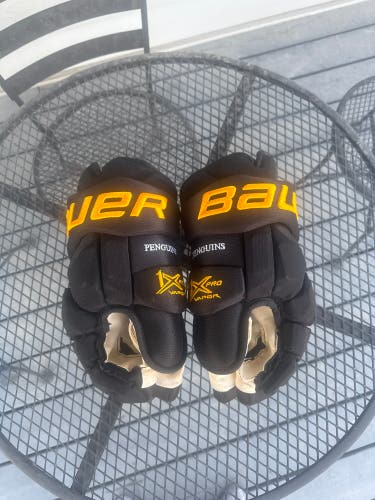 Pro Stock Bauer 1x Penguins Winter Classic Gloves