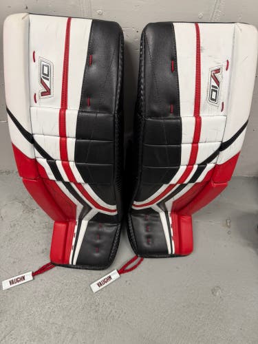 36" Vaughn V10 Pro Carbon Goalie Leg Pads (Used) Chicago Blackhawks colour way.