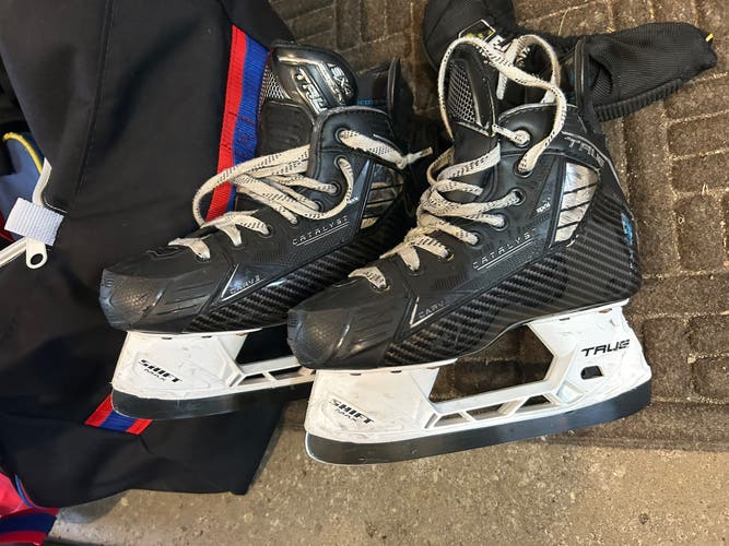 Black 2024 True Catalyst 9x4 Hockey Skates Regular Width Size 3 (Used)