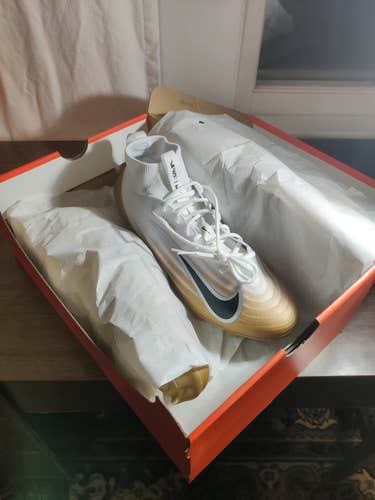 Unisex Size M 10.0 (W 11.0) Nike Mid Top Molded Cleats (New)