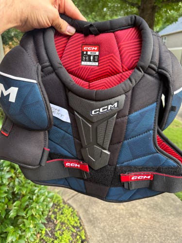 CCM NEXT Shoulder Pads