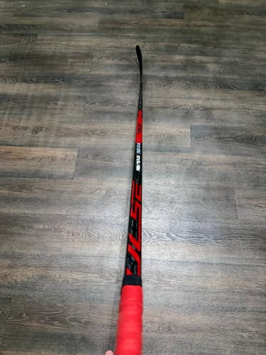 Senior Bauer Pulse Right Handed Hockey Stick P28 70 Flex (Used) - Red