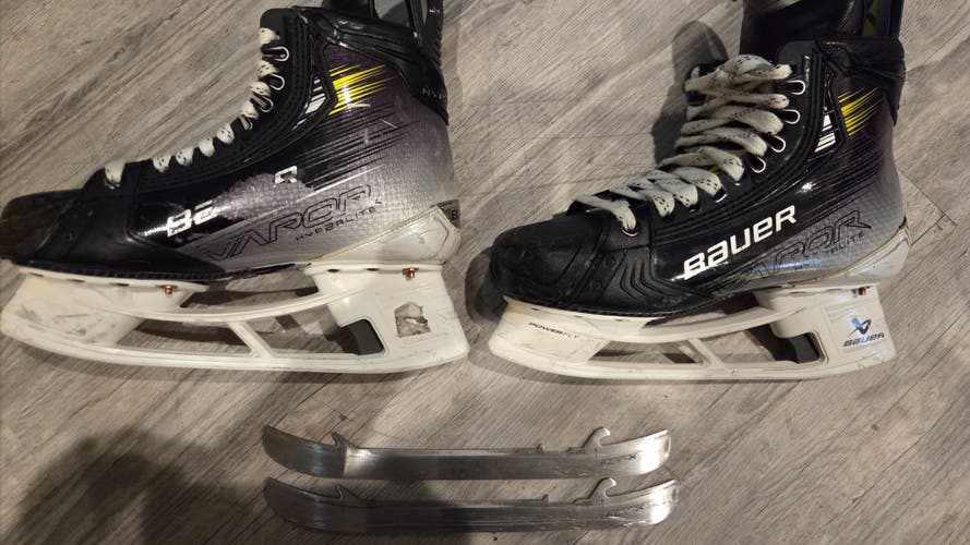 Vapor Hyperlite 2 Hockey Skates Fit 3 Size 6.5 (Used)