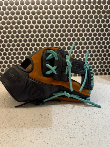 Wilson A2000 RH Infield Baseball Glove 11.5" (Used)