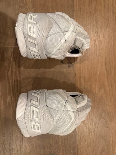 Bauer Vapor Flylite Gloves 11" (Used)