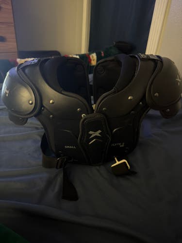 Small Adult Xenith Flyte 2 Shoulder Pads (Used)