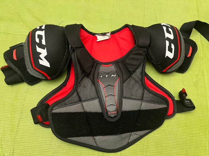 Medium Junior CCM JetSpeed Xtra Shoulder Pads (Used)