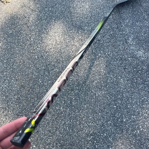 Junior Bauer Vapor Hyperlite 2 Hockey Stick Right Hand P88 40 Flex (Used)