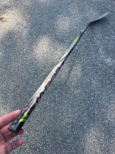 Junior Bauer Vapor Hyperlite 2 Hockey Stick Right Hand P88 40 Flex (Used)