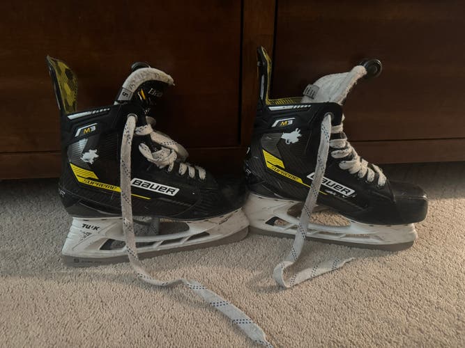2022 Bauer Supreme M3 Hockey Skates Size 5 (Used)