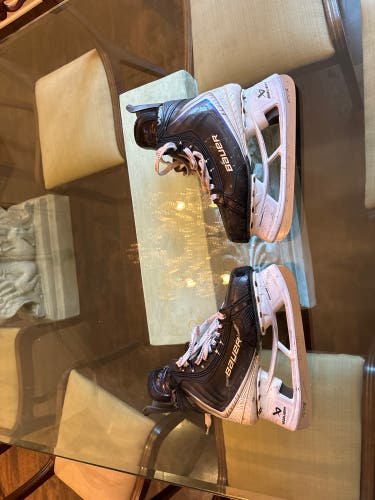 Blue 2025 Bauer Vapor Flylite Hockey Skates 7 (Used)