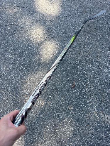 Senior Bauer Vapor Hyperlite 2 P92 Hockey Stick Right Handed 65 Flex (Used)