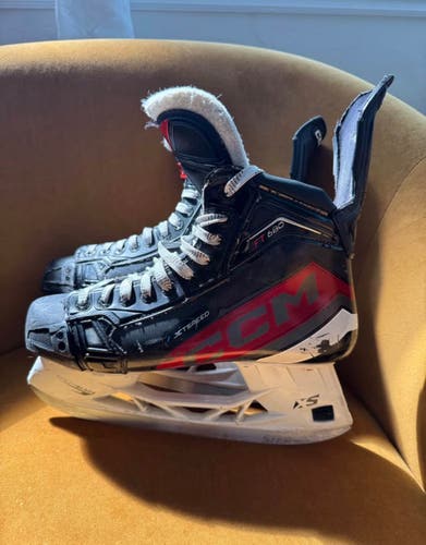 2023 CCM JetSpeed FT680 Hockey Skates Regular Width 8.5 (Used)